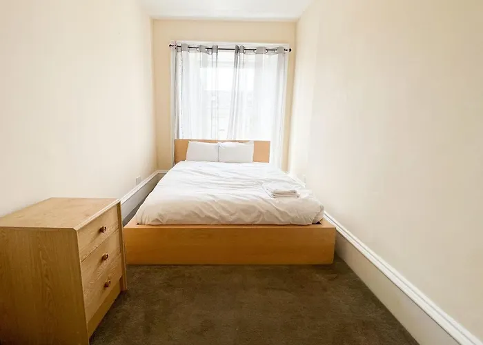 Convenient 3Br Flat On Leith Walk