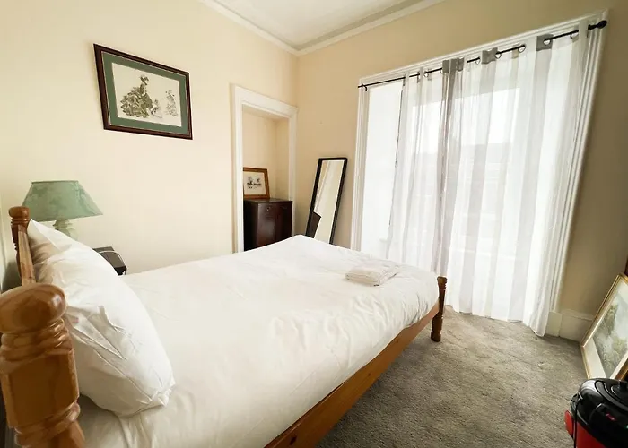 Convenient 3Br Flat On Leith Walk