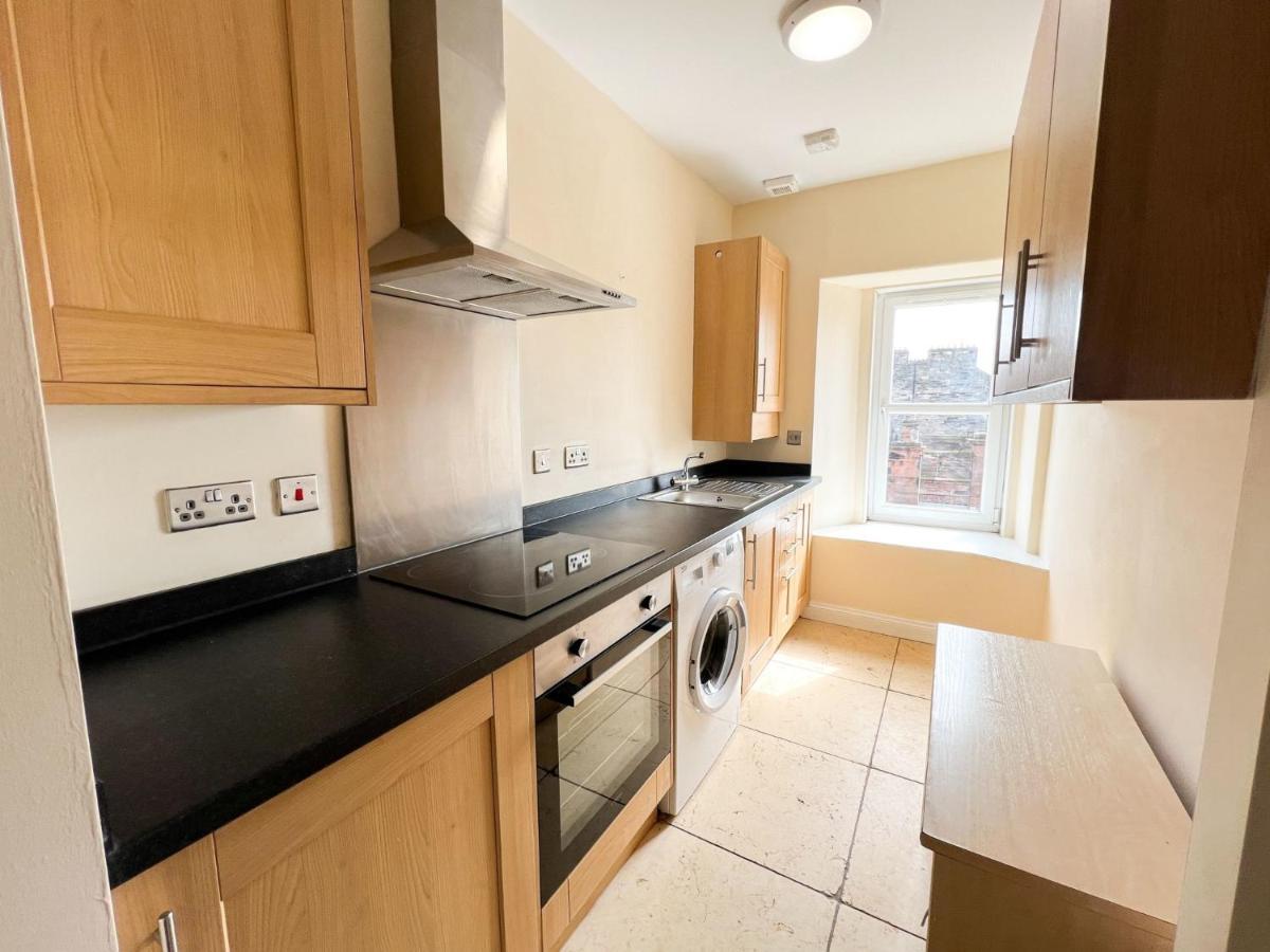Convenient 3br Flat On Leith Walk Апартаменты *