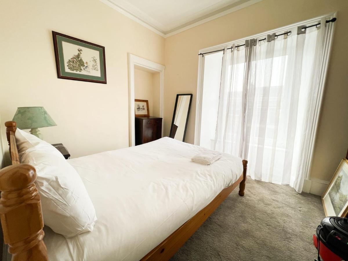 Convenient 3br Flat On Leith Walk Апартаменты *